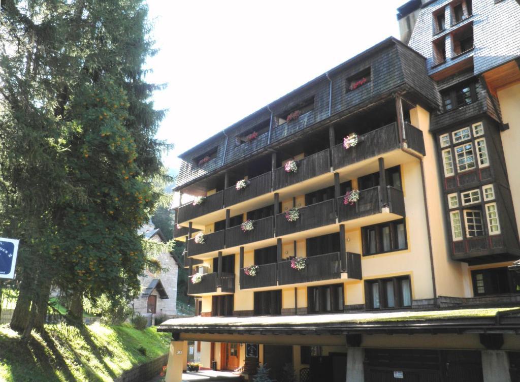 Aparthotel R.t.a. Des Alpes 2 Madonna